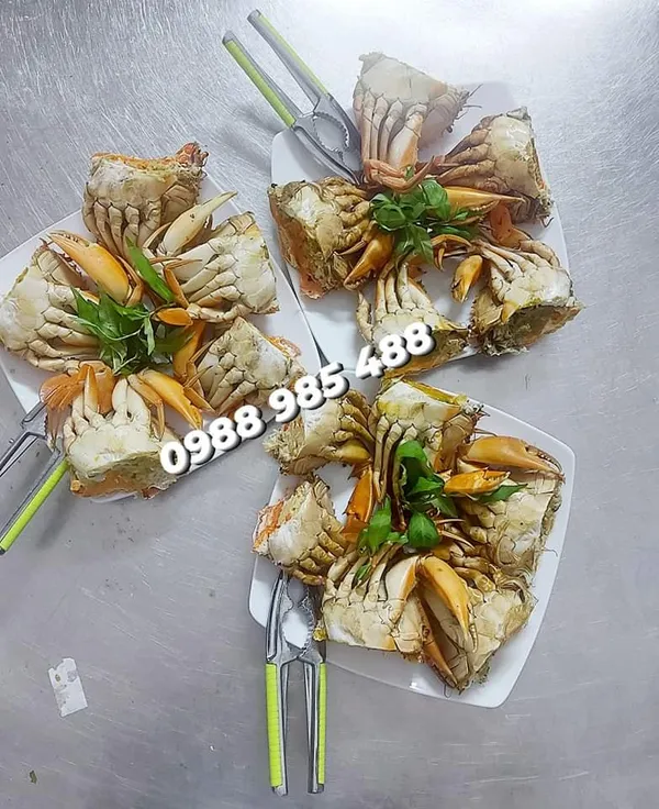 Cua gạch sống trong hồ hải sản Thu Hoài, Nha Trang
