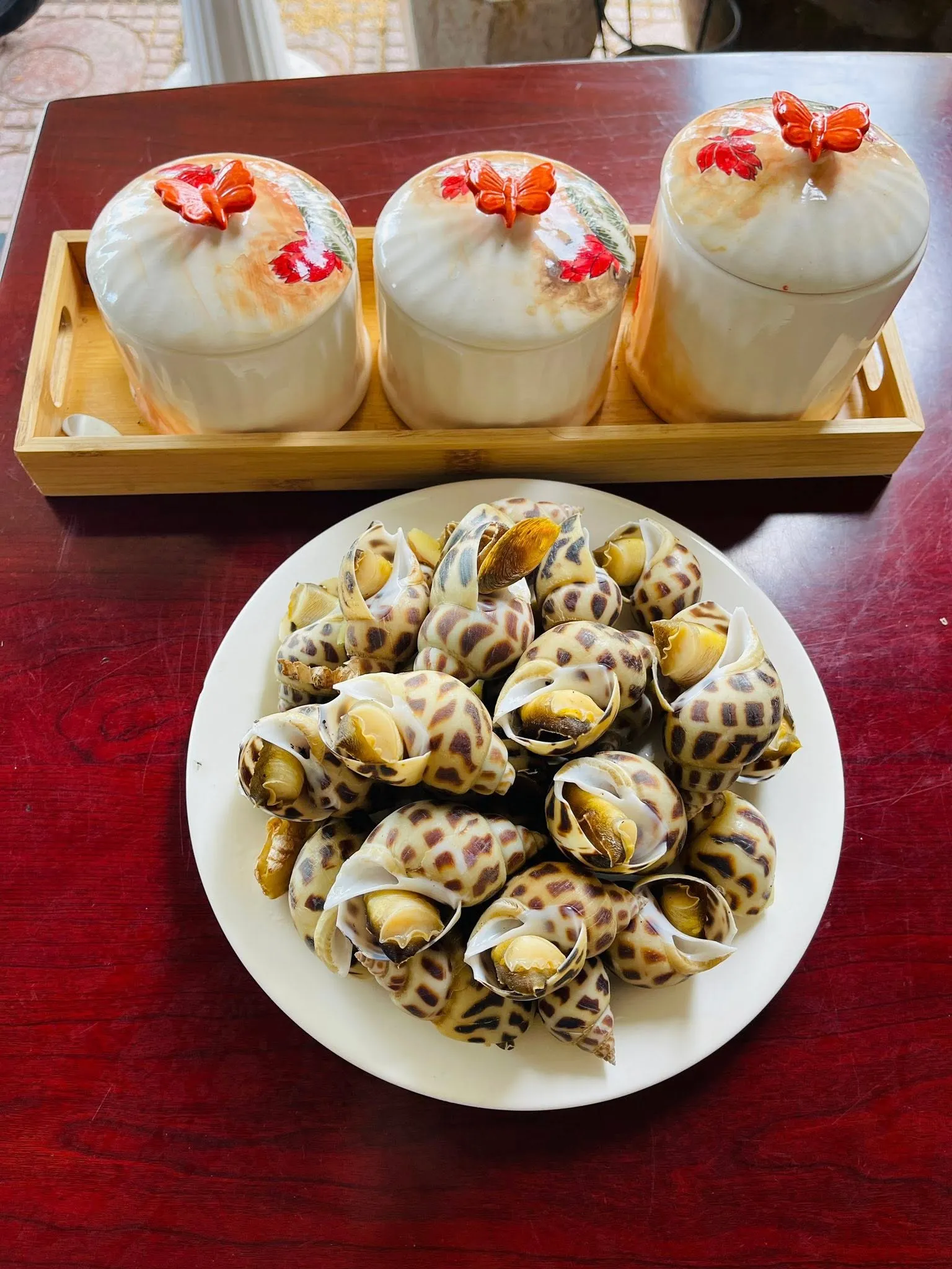 Ốc hương rang muối ớt – món hải sản nấu sẵn Thu Hoài, Nha Trang