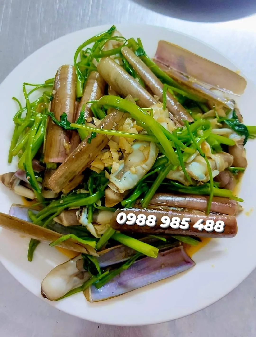 Ốc móng tay xào rau muống – món hải sản nấu sẵn Thu Hoài, Nha Trang