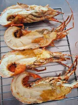 Tôm hùm nướng bơ tỏi – món hải sản Thu Hoài, Nha Trang