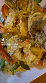Cua sốt trứng muối – món hải sản Thu Hoài, Nha Trang